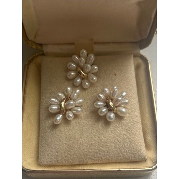 Vintage gold pearl earrings and pendant set timeless elegance - Picture 1 of 6